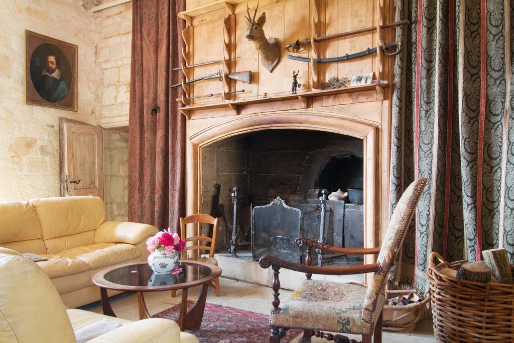 Chateau De La Roche Martel Bed and Breakfast Roiffé Esterno foto